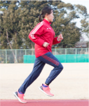 腰が落ちないように注意する